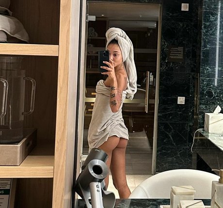 Coi Leray 素敵なモデル 写真