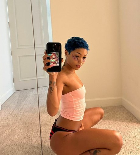 毛深い足のOnlyFans 無料セクシー 画像