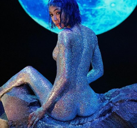 Coi Leray エロティックモデル 写真