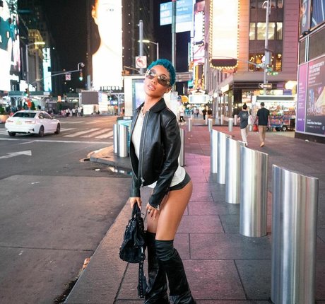 アナル熟女OnlyFans ヌード 画像