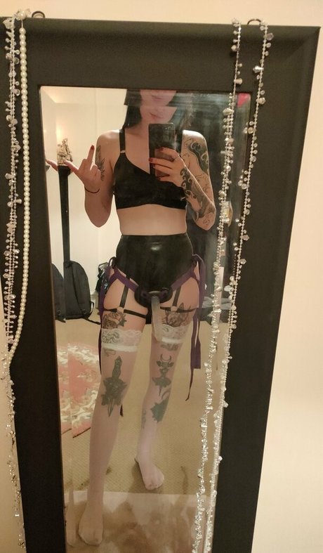 巨乳義母OnlyFans アートヌード 画像