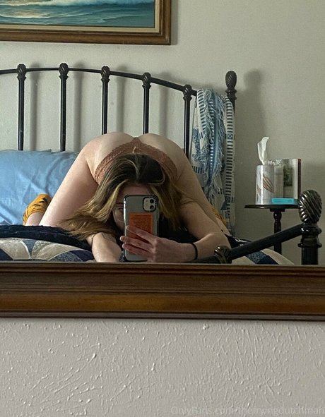 巨乳の黒人女性オンリーファンズ えろた 写真