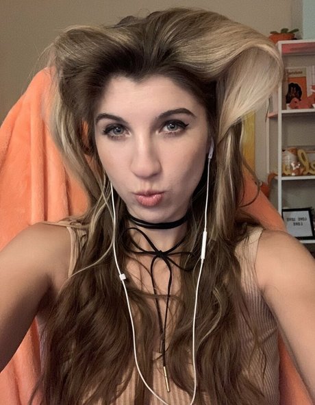 太めのブロンドオンリーファンズ えろた ギャラリー