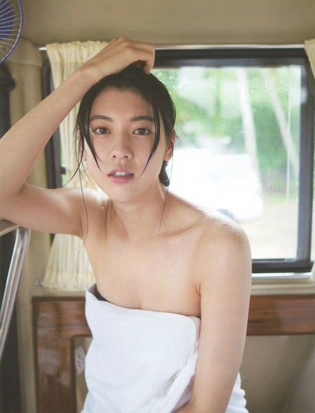 Ayaka Miyoshi ヌードスター アーカイブ