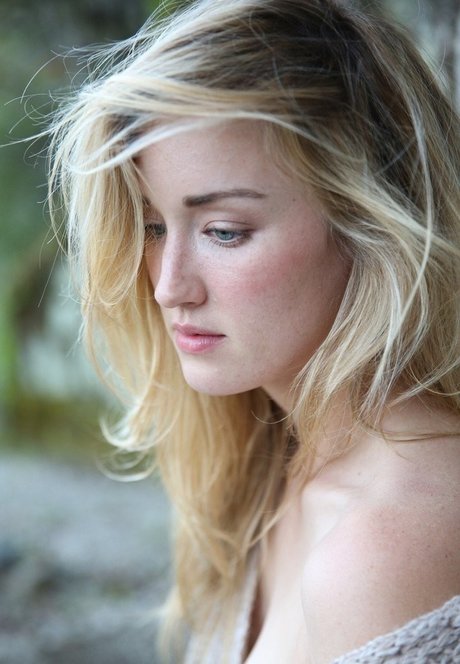 Ashley Johnson 素敵なモデル 画像