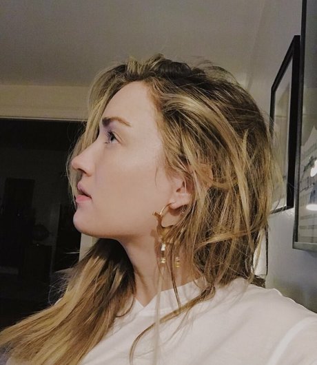 Ashley Johnson 最高のモデル 画像