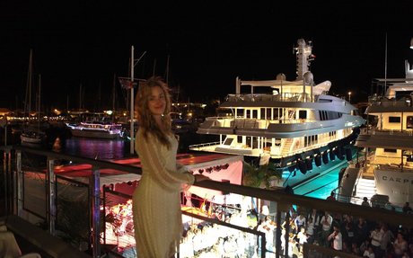 Ashley Johnson 裸の女優 写真