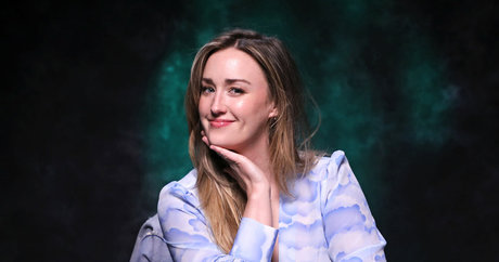 Ashley Johnson ヌードモデル 写真
