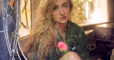 Ashley Johnson 素敵なモデル 画像