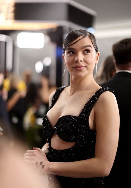 Hailee Steinfeld ヌードモデル 写真