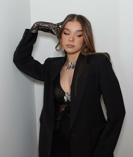 Hailee Steinfeld ポルノスター 素敵 画像