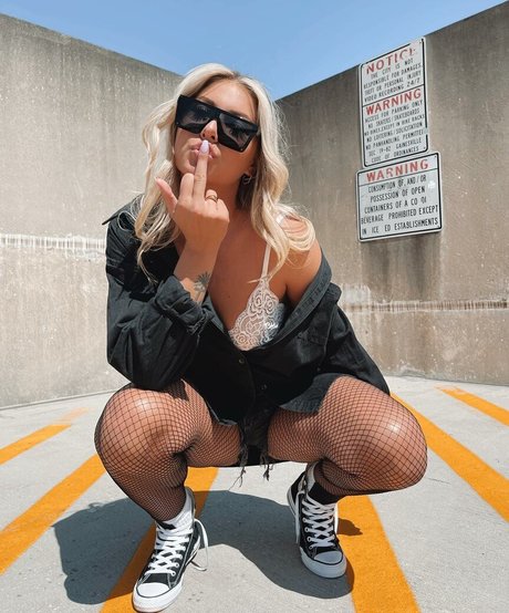 背が高くて巨乳のOnlyFans ポルノ 写真