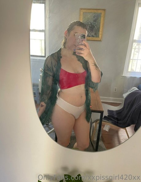 xxpissgirl420xx 無料モデル 画像