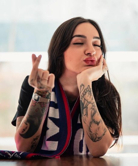 Leticia Caputi アダルトモデル 写真