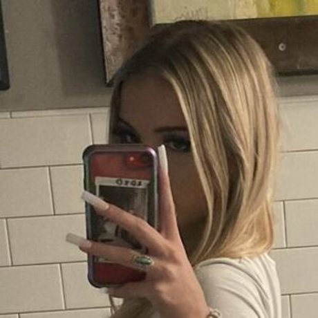 アジア人のティーンの足 オンリーファンズ セクシーヌード 写真