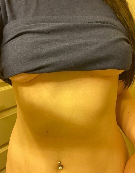 ラバーオンリーファン 無料裸 写真