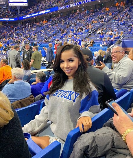 大きなお尻と巨乳のオンリーファンズ 無料xxx 写真