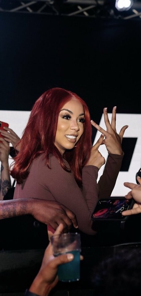 曲線美のクーガーOnlyFans ホットポルノ 画像