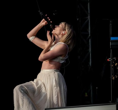 母乳オンリーファン エロチック 写真