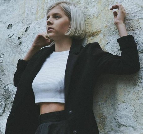 Aurora Aksnes ポルノスター 写真