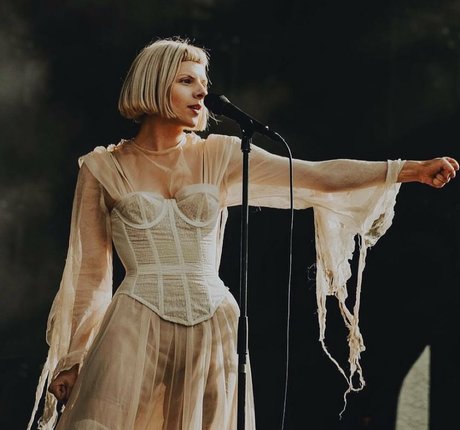 Aurora Aksnes 素敵な女優 ギャラリー