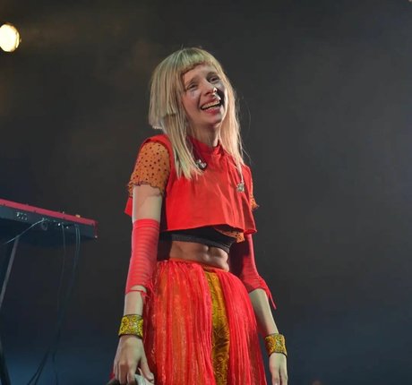 Aurora Aksnes ポルノモデル 写真