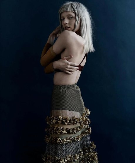 Aurora Aksnes 無料のポルノスター ギャラリー