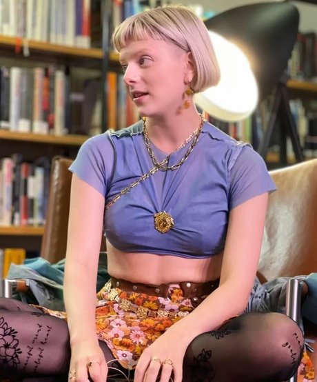 Aurora Aksnes セックスモデル 写真