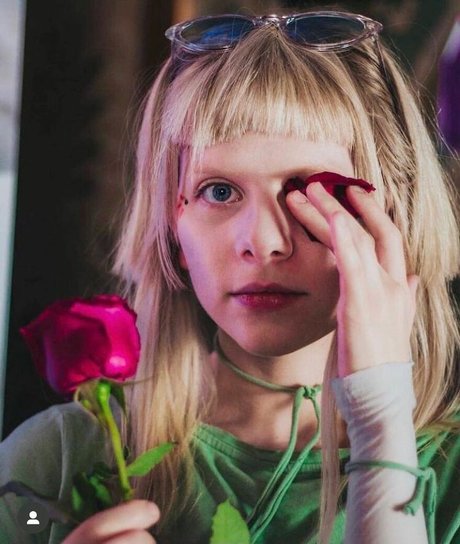 Aurora Aksnes かわいいスター 写真