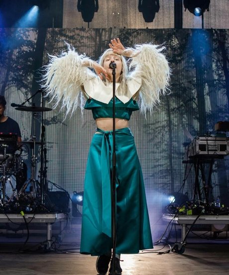 OnlyFansの普及 ポルノ 画像