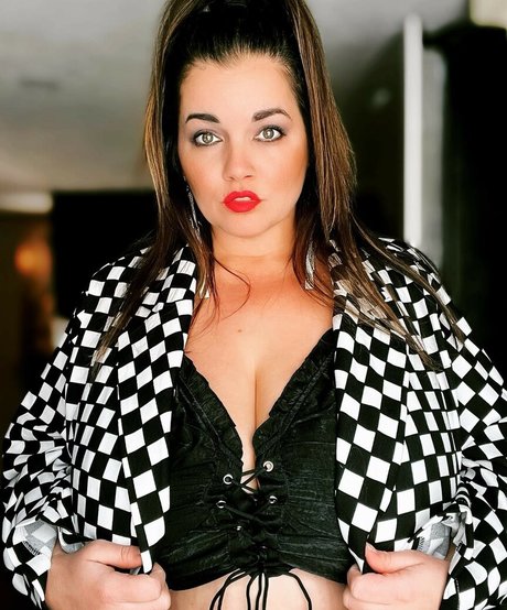 Jolene Mendez ポルノスター HD 写真