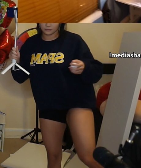 巨乳ブルネットオンリーファンズ ホットヌード 写真