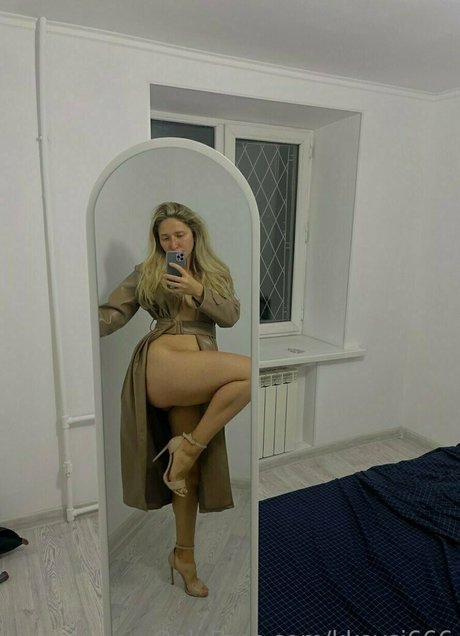 ポーグエボニーオンリーファンズ エロチック 画像