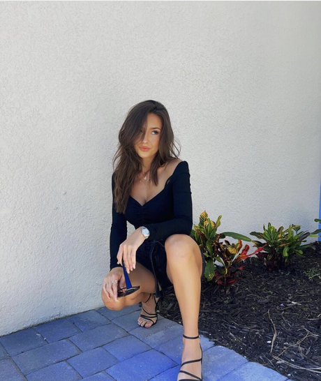 ブルネットのPOV OnlyFans ヌード 写真