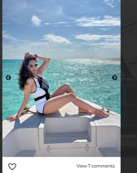 Chahatt Khanna 女優 写真