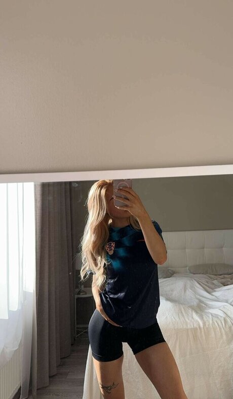 プールファックOnlyFans 裸 写真