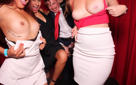 Photobox Flashes ポルノスター HD ギャラリー