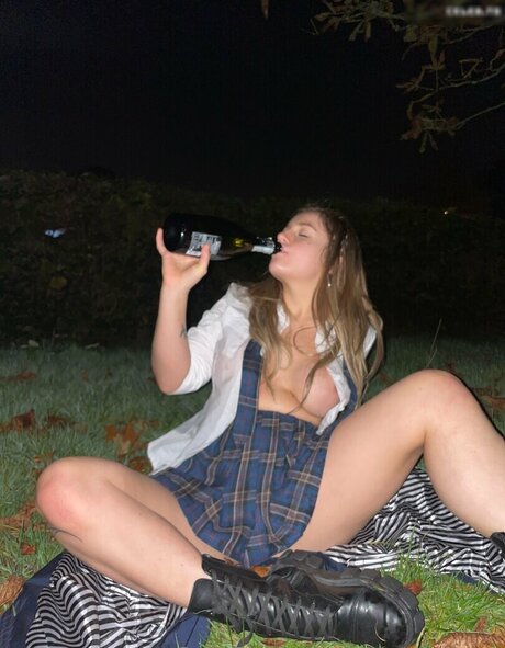 Atlantis Deep ポルノスター ヌード 画像