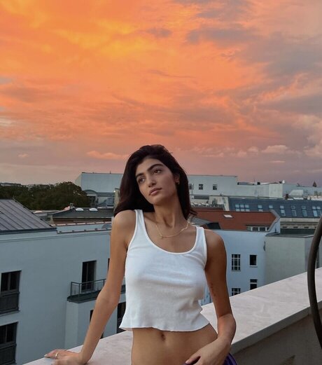 妊娠中のアジア人オンリーファンズ セクシーヌード 写真