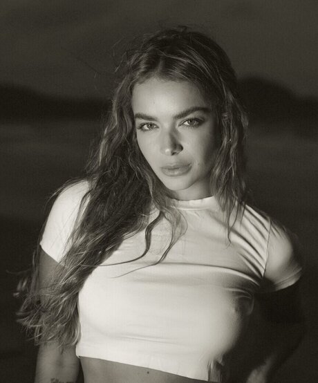 ピアス乳首オンリーファンズ ホットポルノ 画像