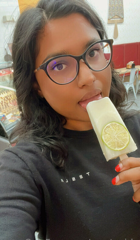 Miss Patel セクシーなスター 写真