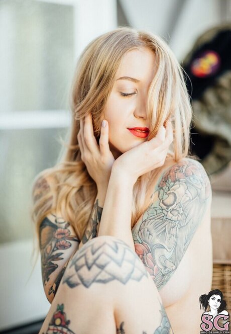 Emmameow ポルノスター 裸 写真