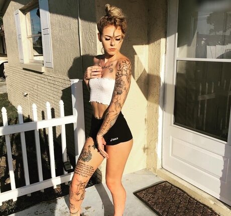 The Female Boss ヌードのポルノスター 画像