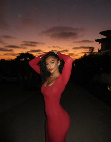 Imangharram 無料女優 写真