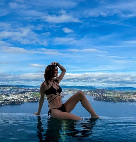 熟女 太め OnlyFans セクシー裸 写真