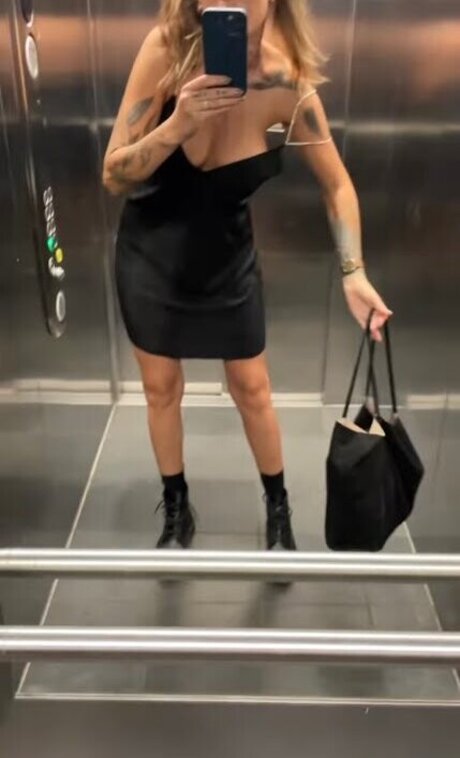 お金 オンリーファンズ セクシーxxx 写真