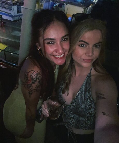 アジア人女性OnlyFans ホットヌード 写真