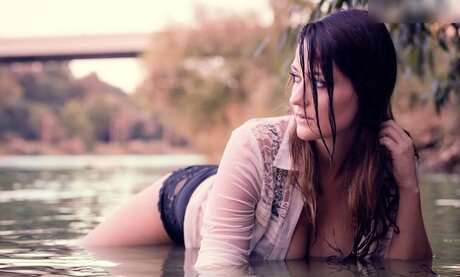 母乳オンリーファン ヌード 写真