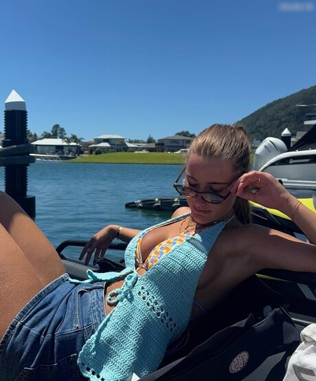 大きな黒い猫OnlyFans ホットヌード 写真