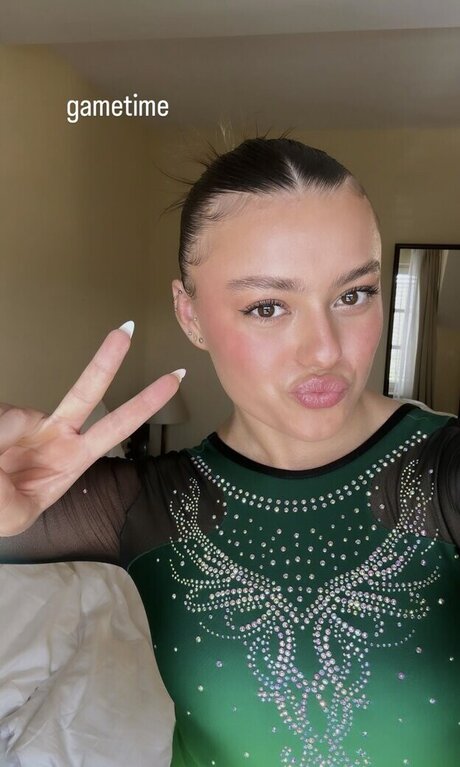 Emma Malewski スター ヌード 画像